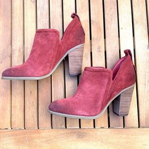 Vince Camuto Orange Suede Booties 6